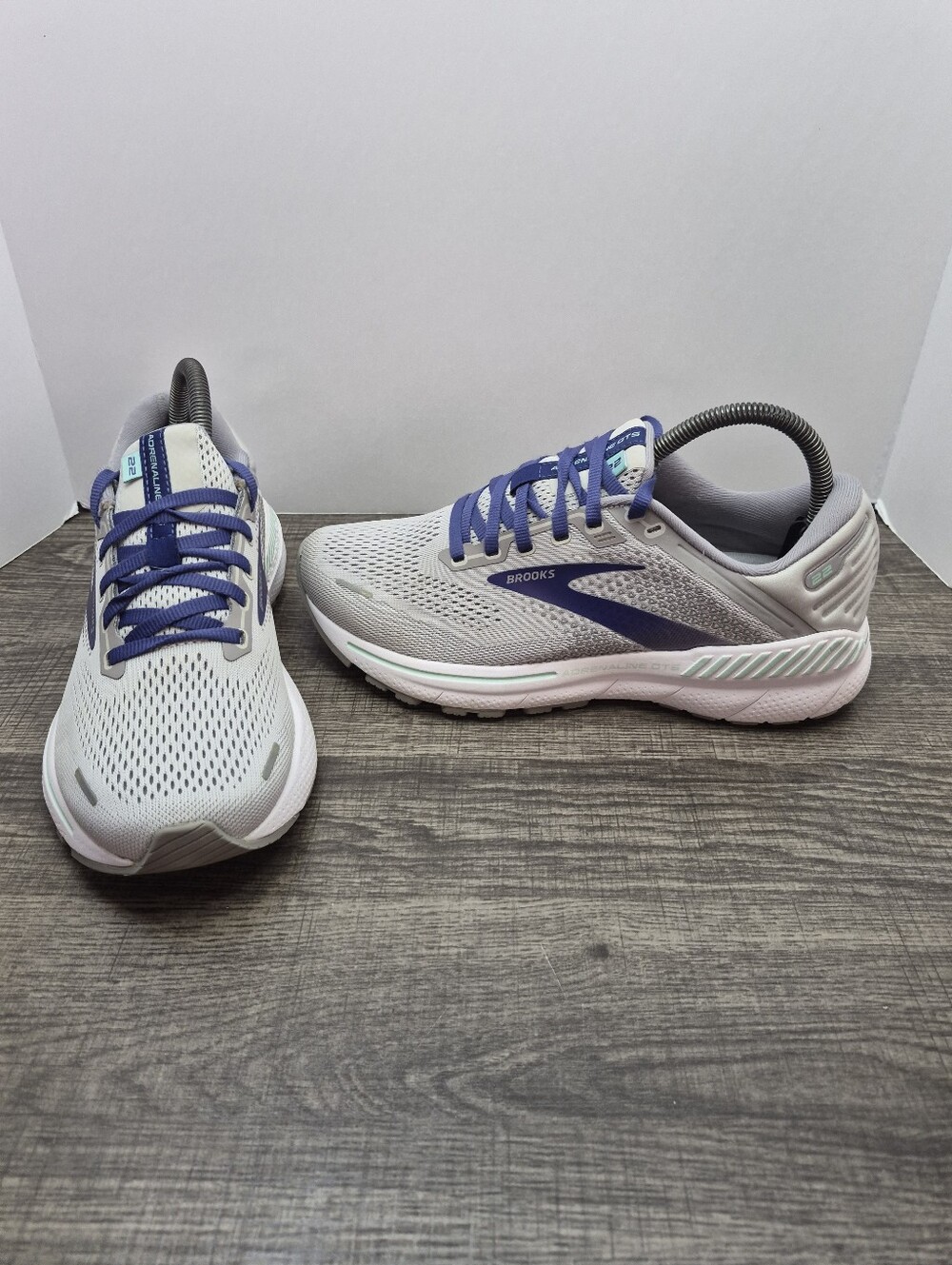 Brooks Adrenaline GTS 22 Women’s Size 8.5 Running Shoes Sneakers Grey Blue